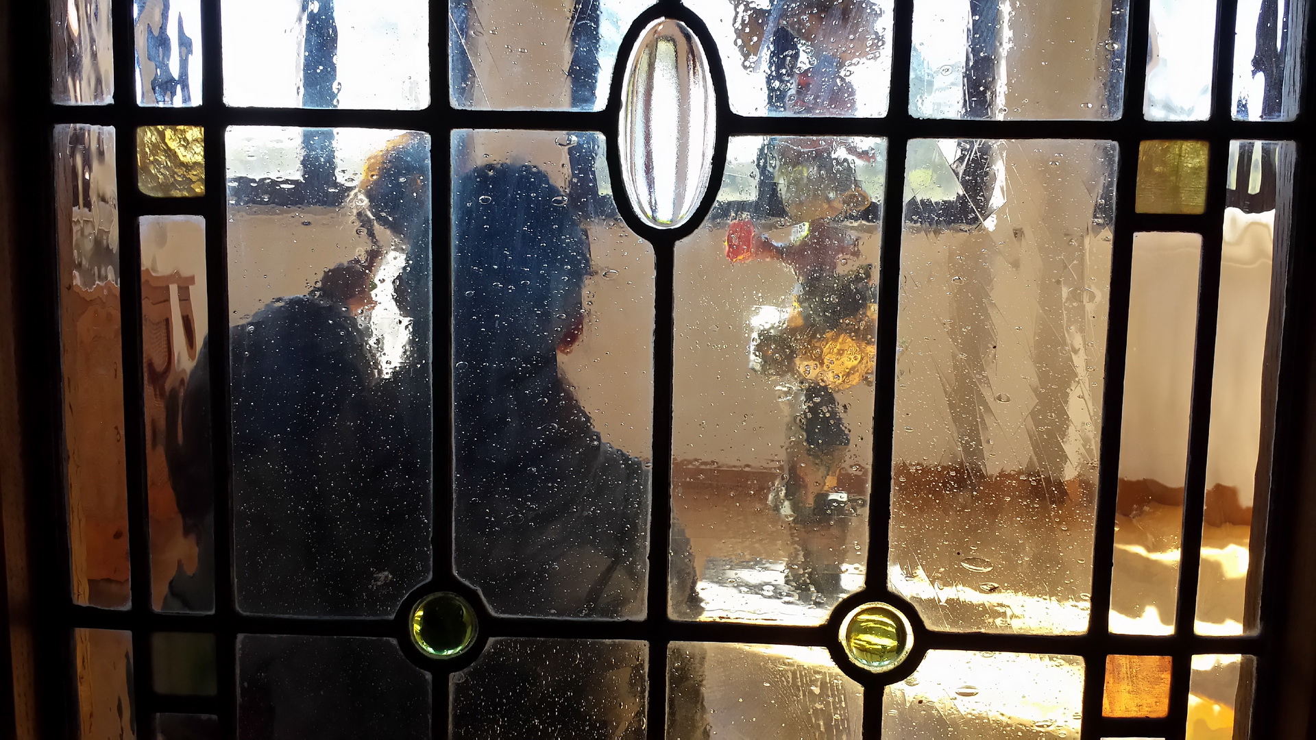 Una delle numerose vetrate della Casina delle Civette